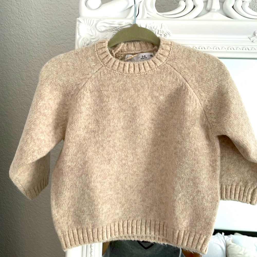 NWT- Zara baby sweater. Size 3-6 months.
